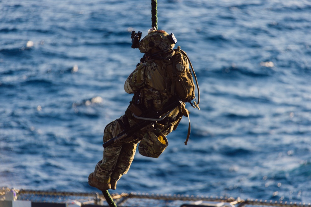 EODMU 5 and HSC-12 Conduct Fast-rope Exercises with USNS Alan Shepard