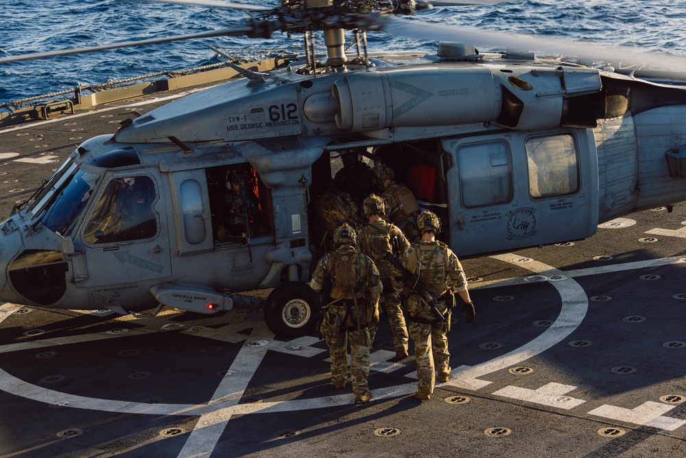 EODMU 5 and HSC-12 Conduct Fast-rope Exercises with USNS Alan Shepard