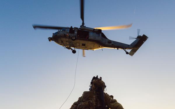 EODMU 5 and HSC-12 Conduct Fast-rope Exercises with USNS Alan Shepard