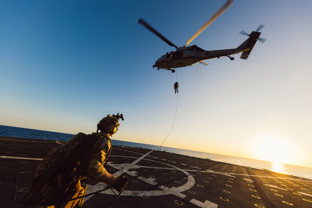 EODMU 5 and HSC-12 Conduct Fast-rope Exercises with USNS Alan Shepard