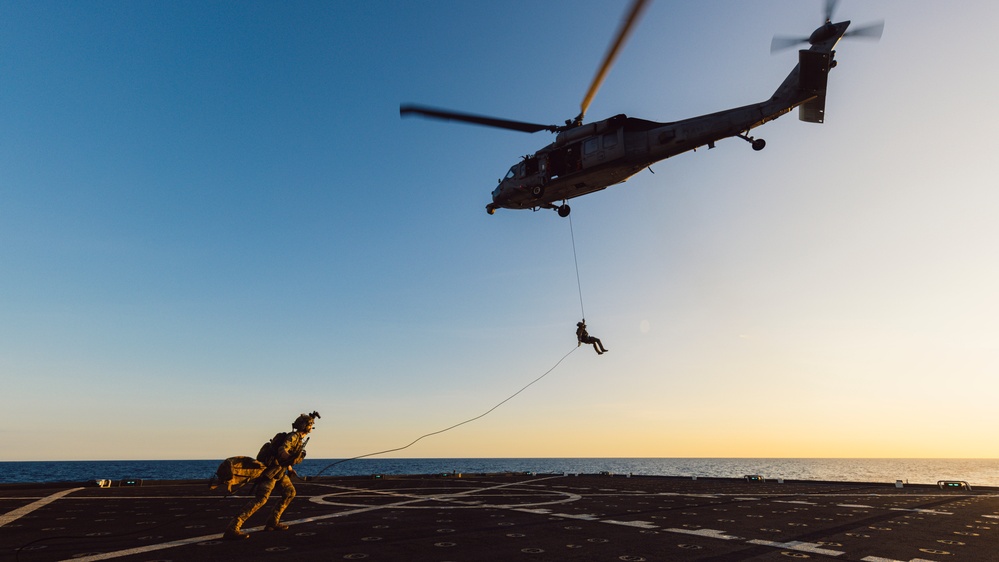 EODMU 5 and HSC-12 Conduct Fast-rope Exercises with USNS Alan Shepard