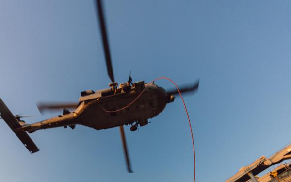 EODMU 5 and HSC-12 Conduct Fast-rope Exercises with USNS Alan Shepard
