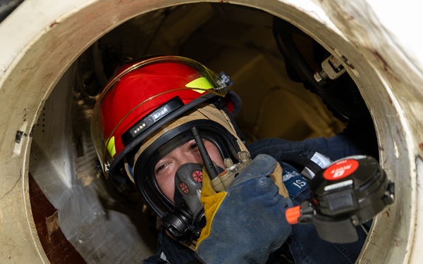 Cole Conducts Routine Operations in the Caribbean Sea
