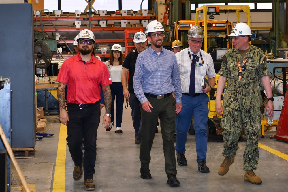 Executive Director of NAVSEA Chris Miller Visits PNSY