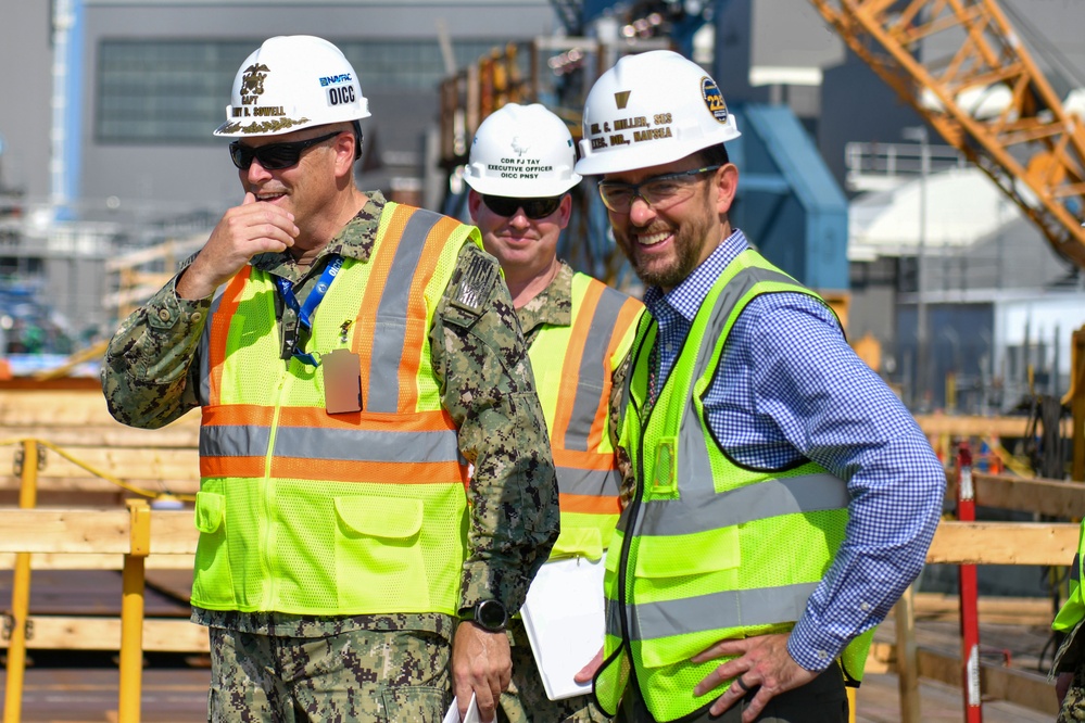 Executive Director of NAVSEA Chris Miller Visits PNSY