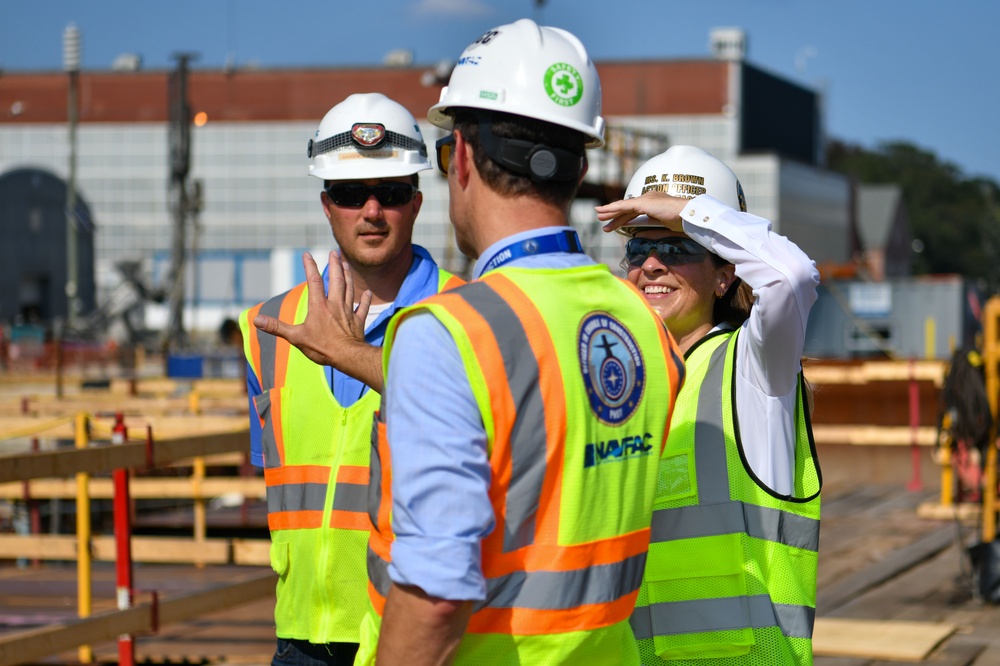 Executive Director of NAVSEA Chris Miller Visits PNSY
