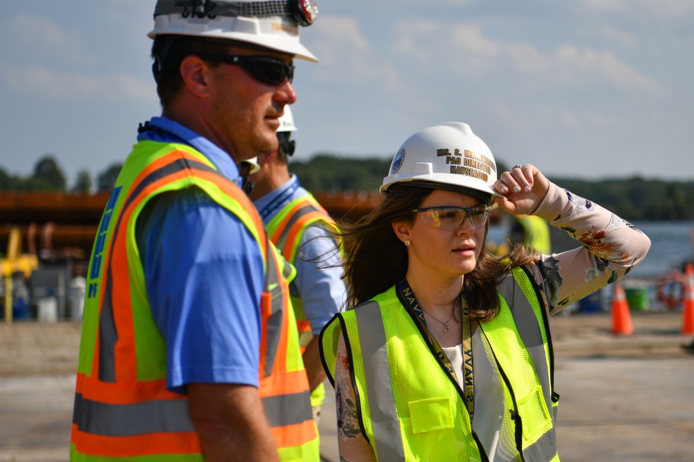 Executive Director of NAVSEA Chris Miller Visits PNSY