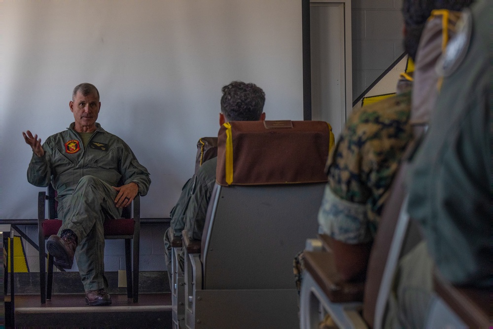 Deputy Commandant for Aviation visits 3rd Marine Aircraft Wing
