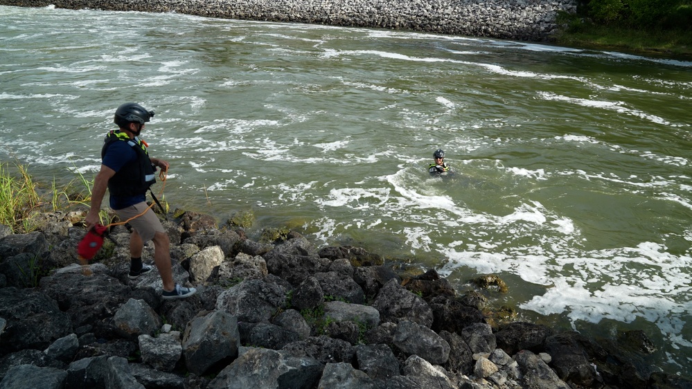 Fort Hoods leads swift water rescue training with Killeen firefighters