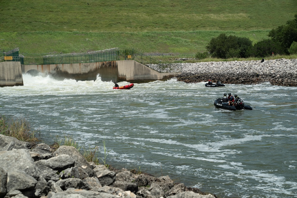 Fort Hoods leads swift water rescue training with Killeen firefighters