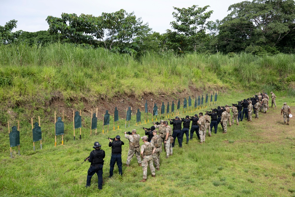 822nd Base Defense Squadron trains with Panamanian National Police