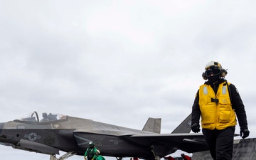 Abraham Lincoln conducts flight operations