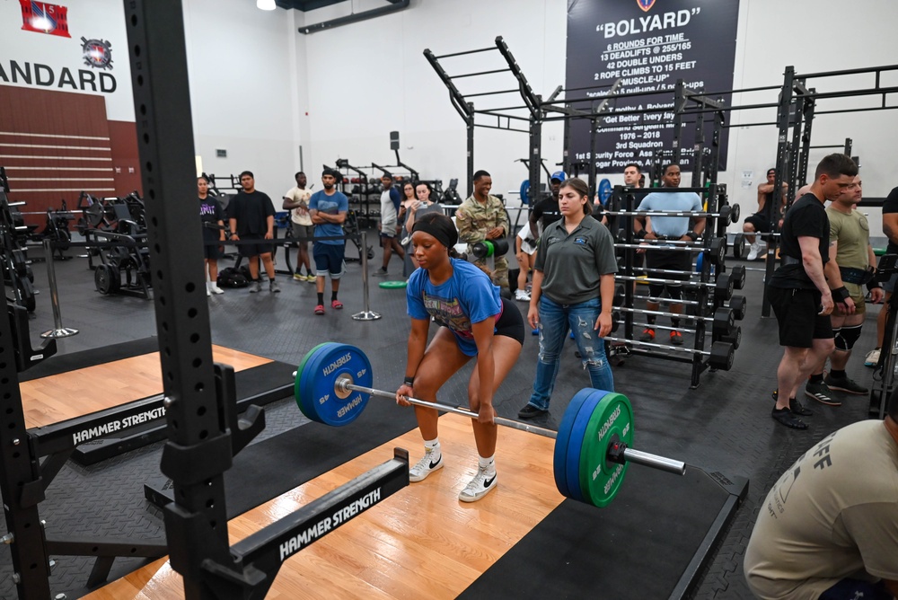 Weight lifting competition tests limits of Soldiers