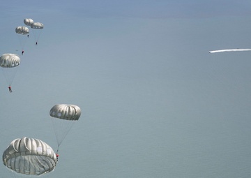 71st RQS conducts airdrops during Relámpago de los Andes 2025