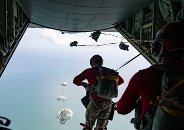 71st RQS conducts airdrops during Relámpago de los Andes 2025