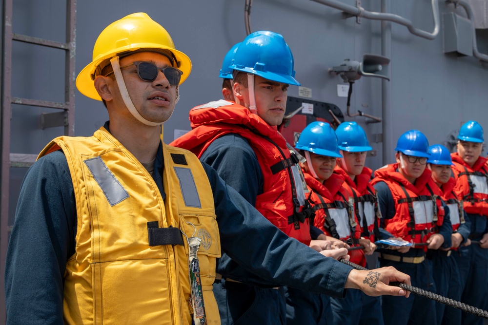 Makin Island Fueling at Sea