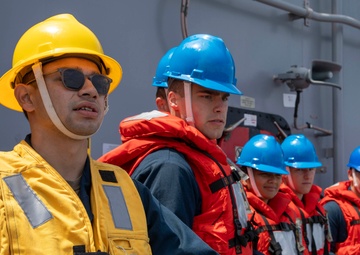 Makin Island Fueling at Sea