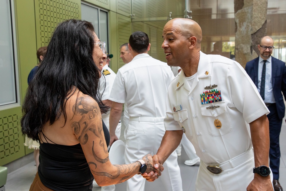 U.S. service members visit veterans during Seattle Fleet Week 2025