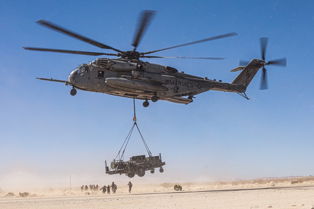 SLTE 4-25: Combat Logistics Battalion-8 Conducts MRADR Airlift