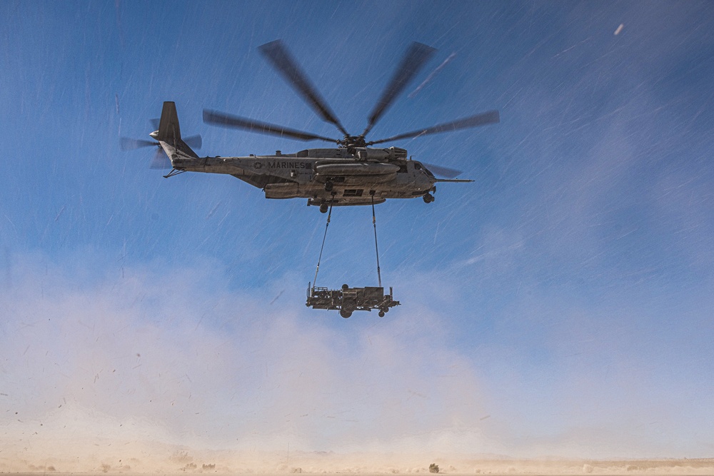 SLTE 4-25: Combat Logistics Battalion-8 Conducts MRADR Airlift