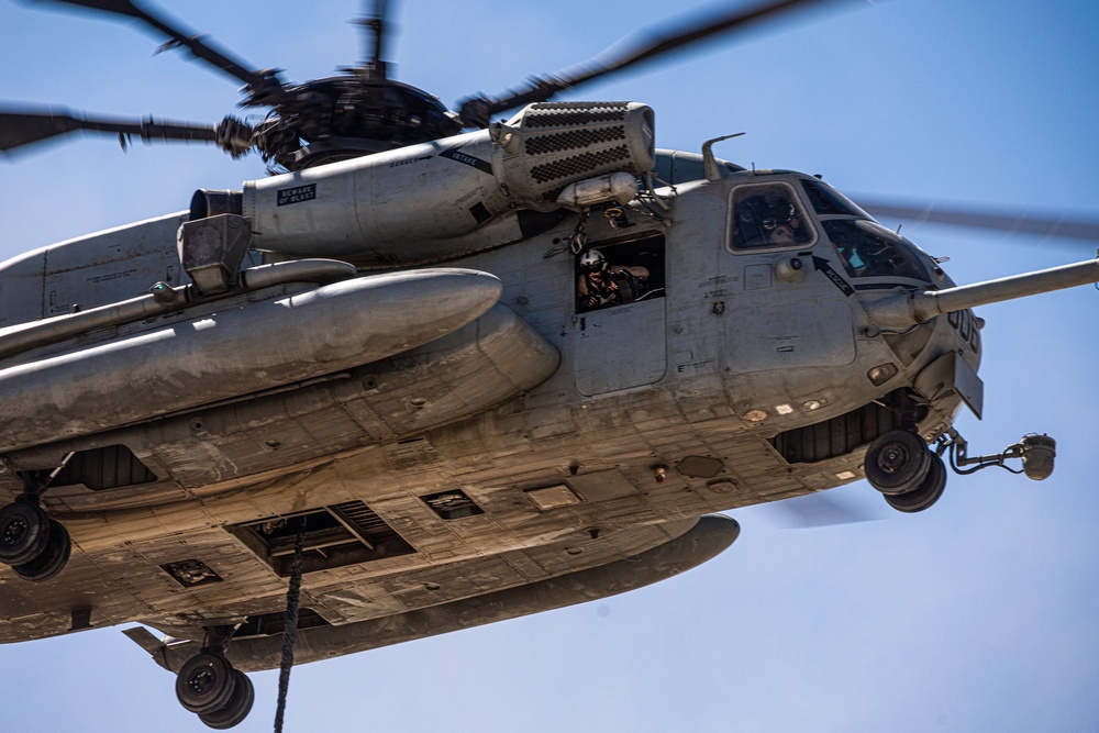 SLTE 4-25: Combat Logistics Battalion-8 Conducts MRADR Airlift