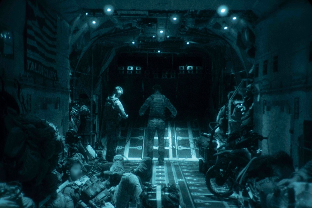 Emerald Warrior 25.2: free fall insertion and FARP operation