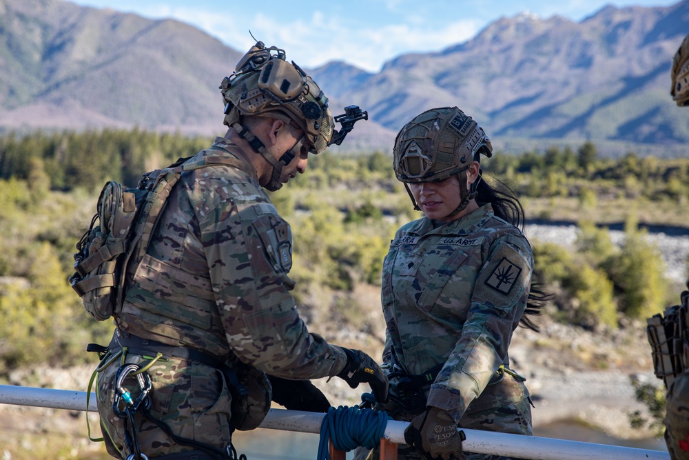 SV25 Free Fall Rappel Training