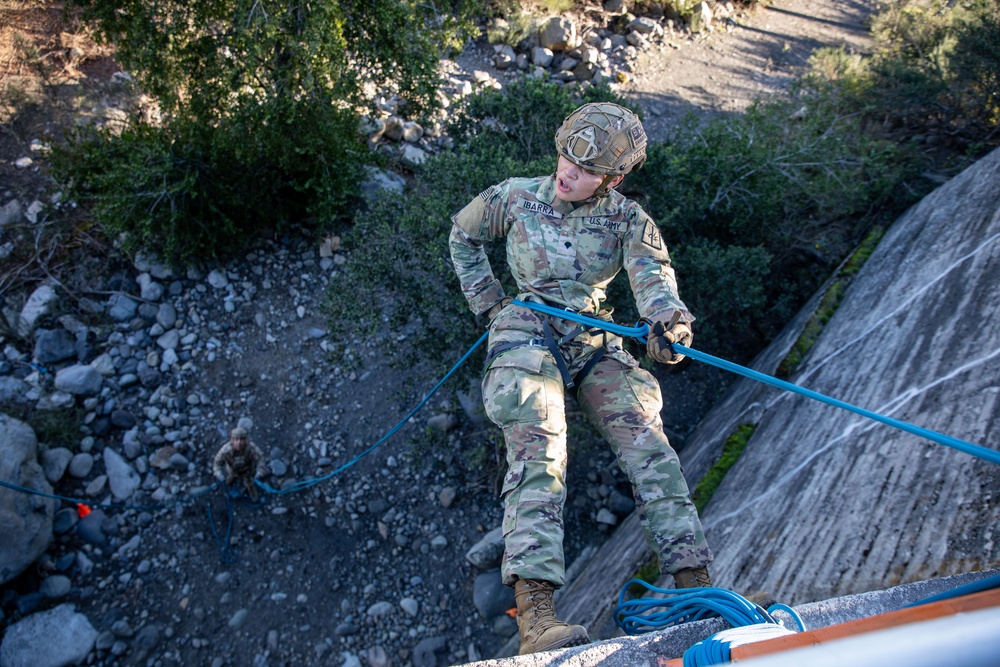 SV25 Free Fall Rappel Training
