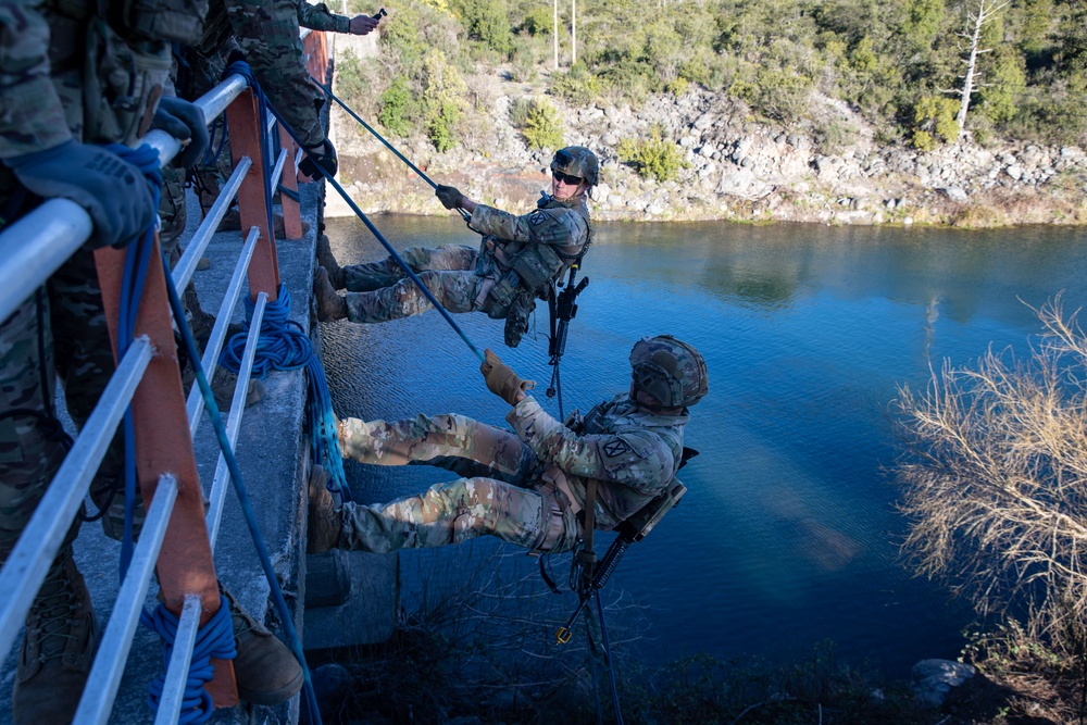 SV25 Free Fall Rappel Training