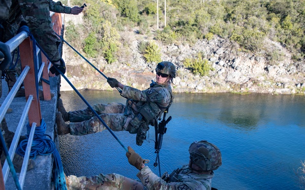 SV25 Free Fall Rappel Training