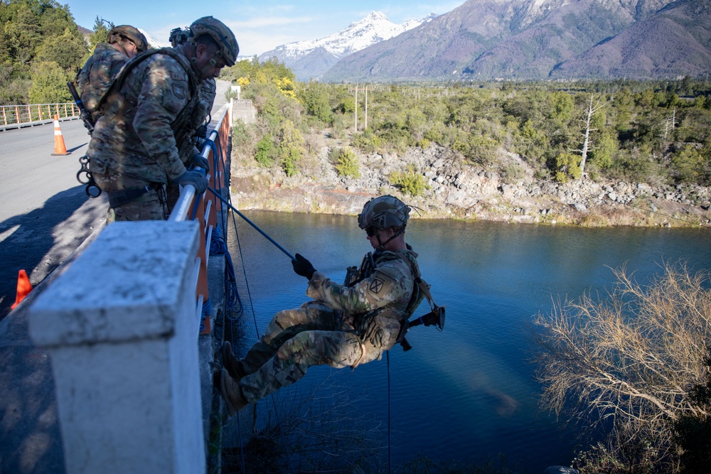 SV25 Free Fall Rappel Training