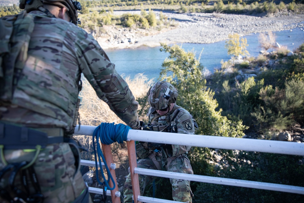 SV25 Free Fall Rappel Training