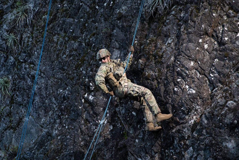 SV 25 Free Fall Rappel Training