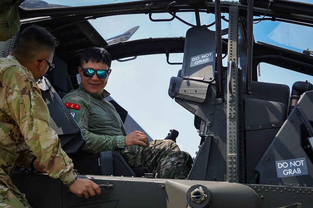 U.S. and ROK Marines partner with U.S. Army Pilots