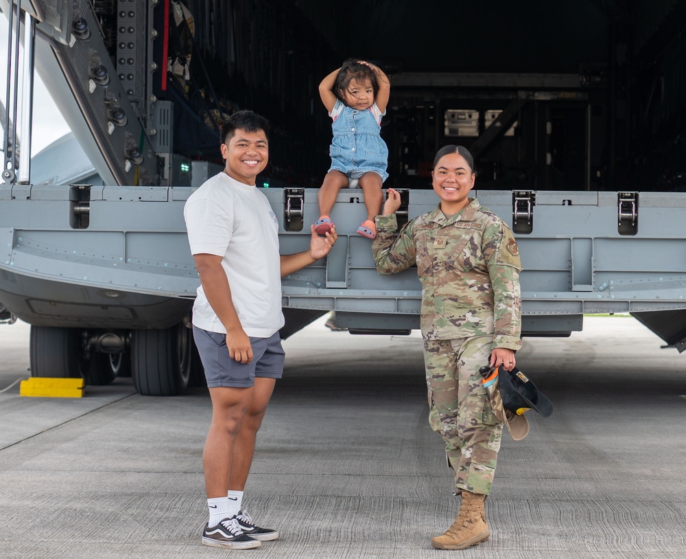 Team Andersen host REFORPAC ‘Pet the Jet’ event