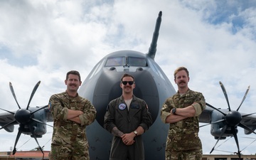 Team Andersen host REFORPAC ‘Pet the Jet’ event