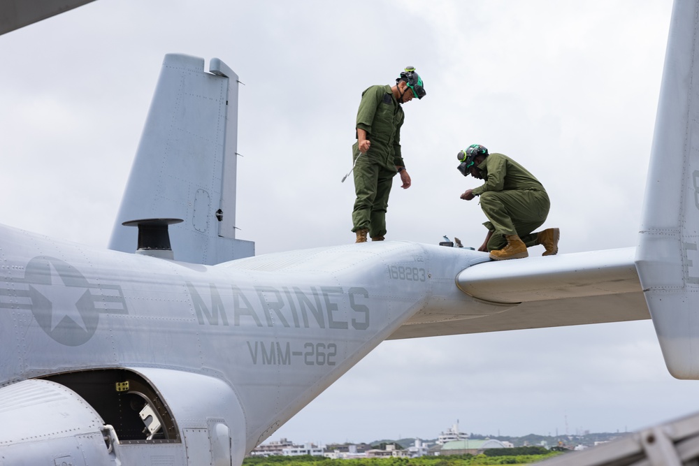 VMM-262 Marines maintain MV-22B Osprey