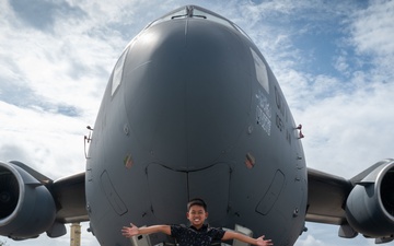 Team Andersen host REFORPAC ‘Pet the Jet’ event