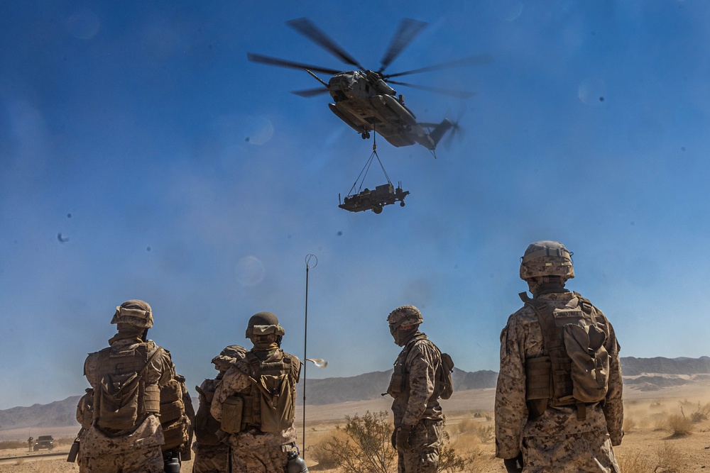SLTE 4-25: Combat Logistics Battalion-8 Conducts MRADR Airlift