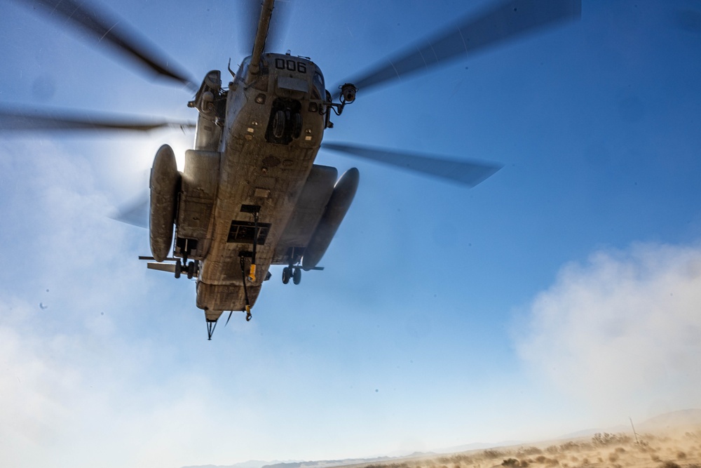 SLTE 4-25: Combat Logistics Battalion-8 Conducts MRADR Airlift
