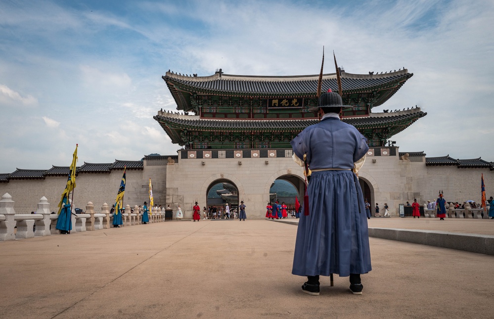 South Korean Province Hosts U.S. Army Soldiers on Newcomers Tour of Seoul