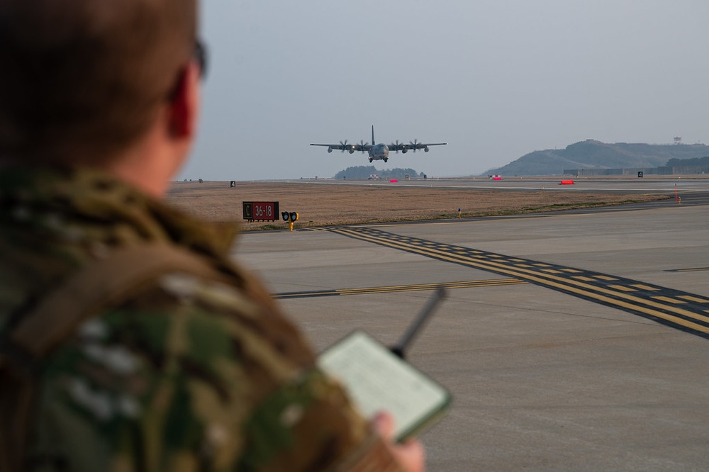 In the Zone: 8th OSS Wizards conduct LZ training courses