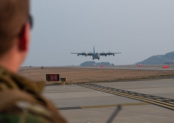 In the Zone: 8th OSS Wizards conduct LZ training courses