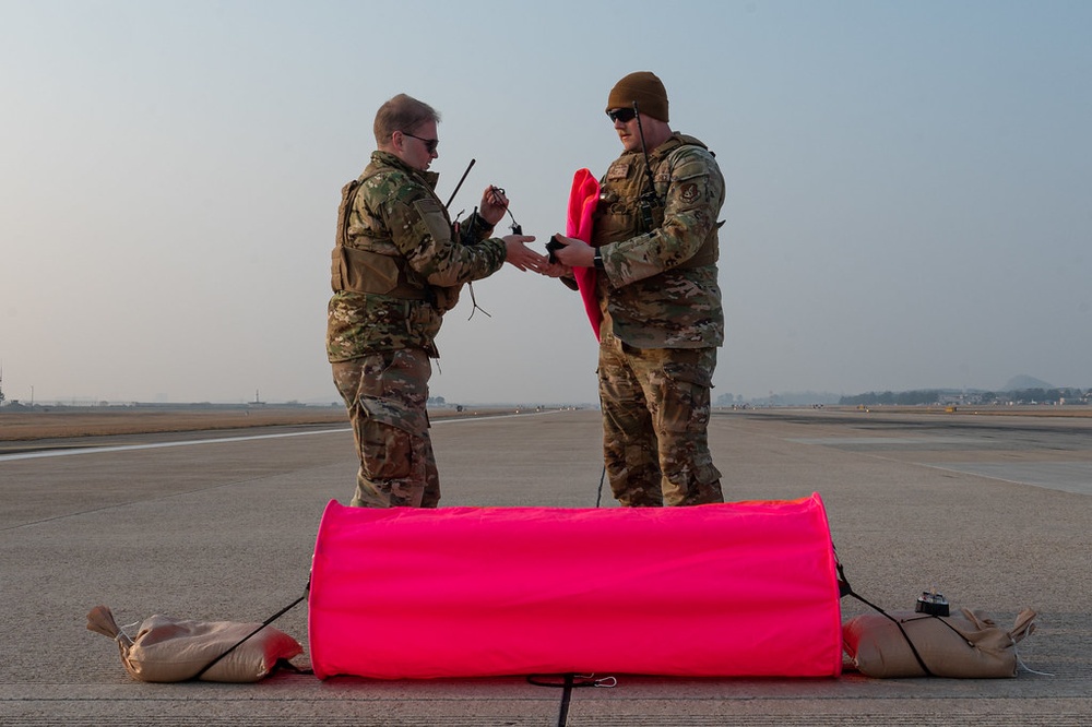 In the Zone: 8th OSS Wizards conduct LZ training courses