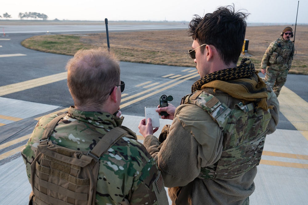 In the Zone: 8th OSS Wizards conduct LZ training courses