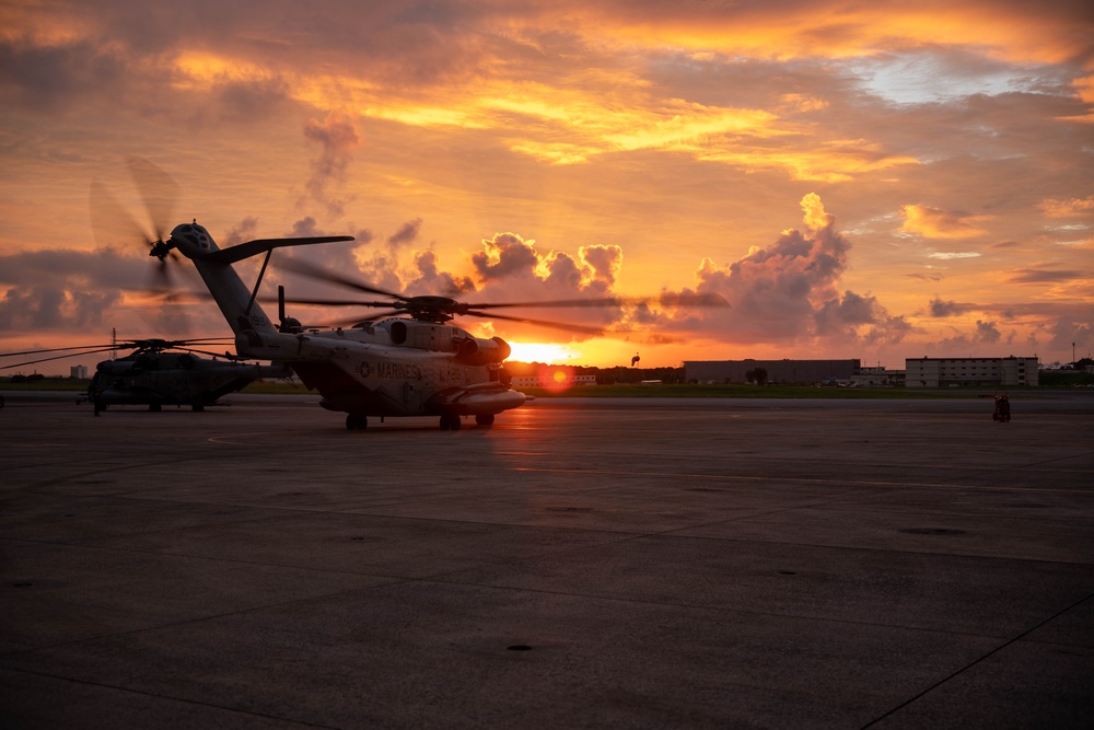 HMH-462 transports MWSS-172 firefighter, equipment