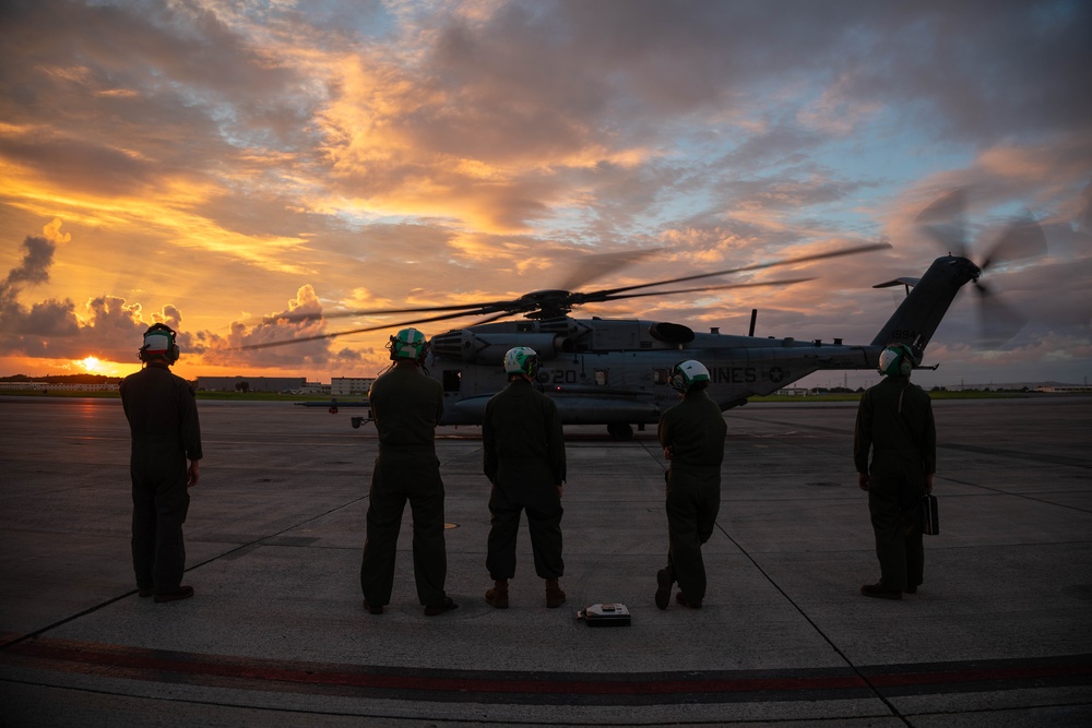 HMH-462 transports MWSS-172 firefighter, equipment