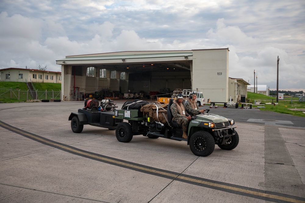 HMH-462 transports MWSS-172 firefighter, equipment
