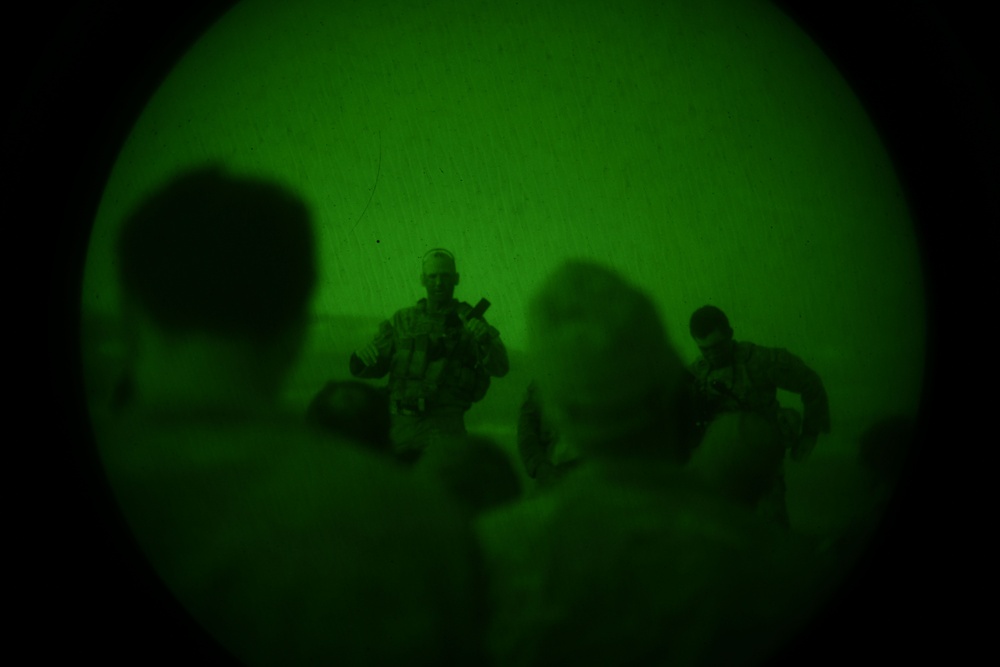 2nd Battalion, 7th Infantry Regiment: Night Live Fire Exercise
