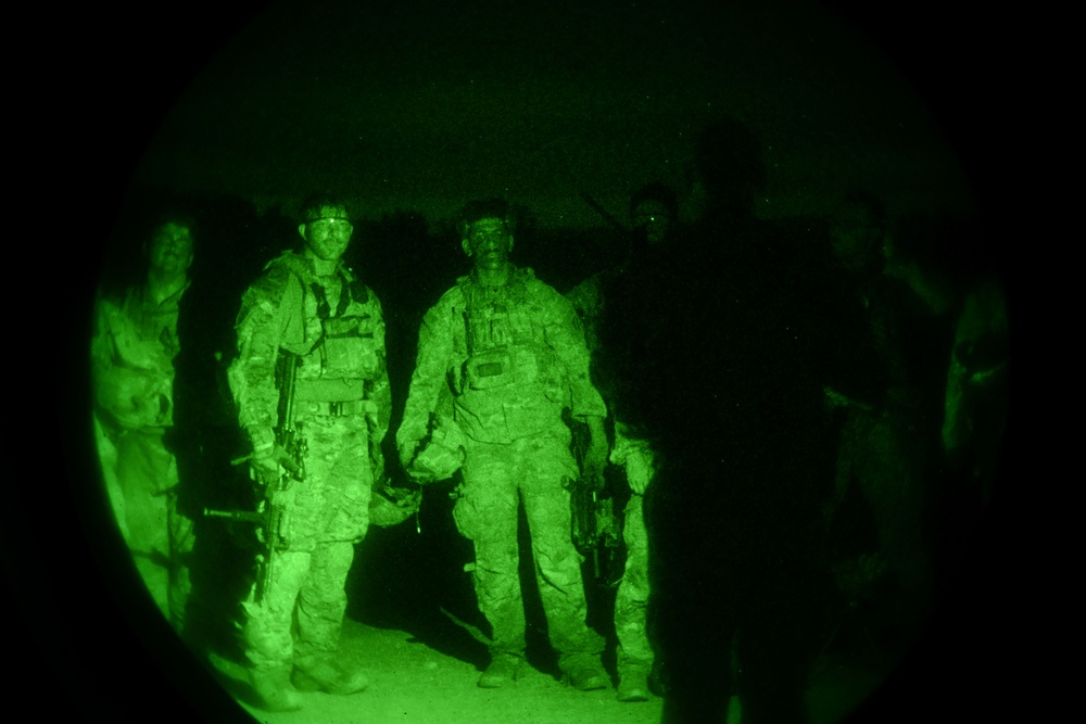2nd Battalion, 7th Infantry Regiment: Night Live Fire Exercise